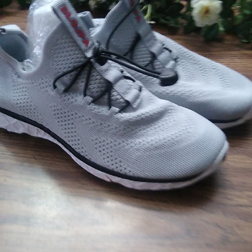 NWOT Gray Athletic Lightweight Quick Drying Water Shoes Women's 8, Mens 6
